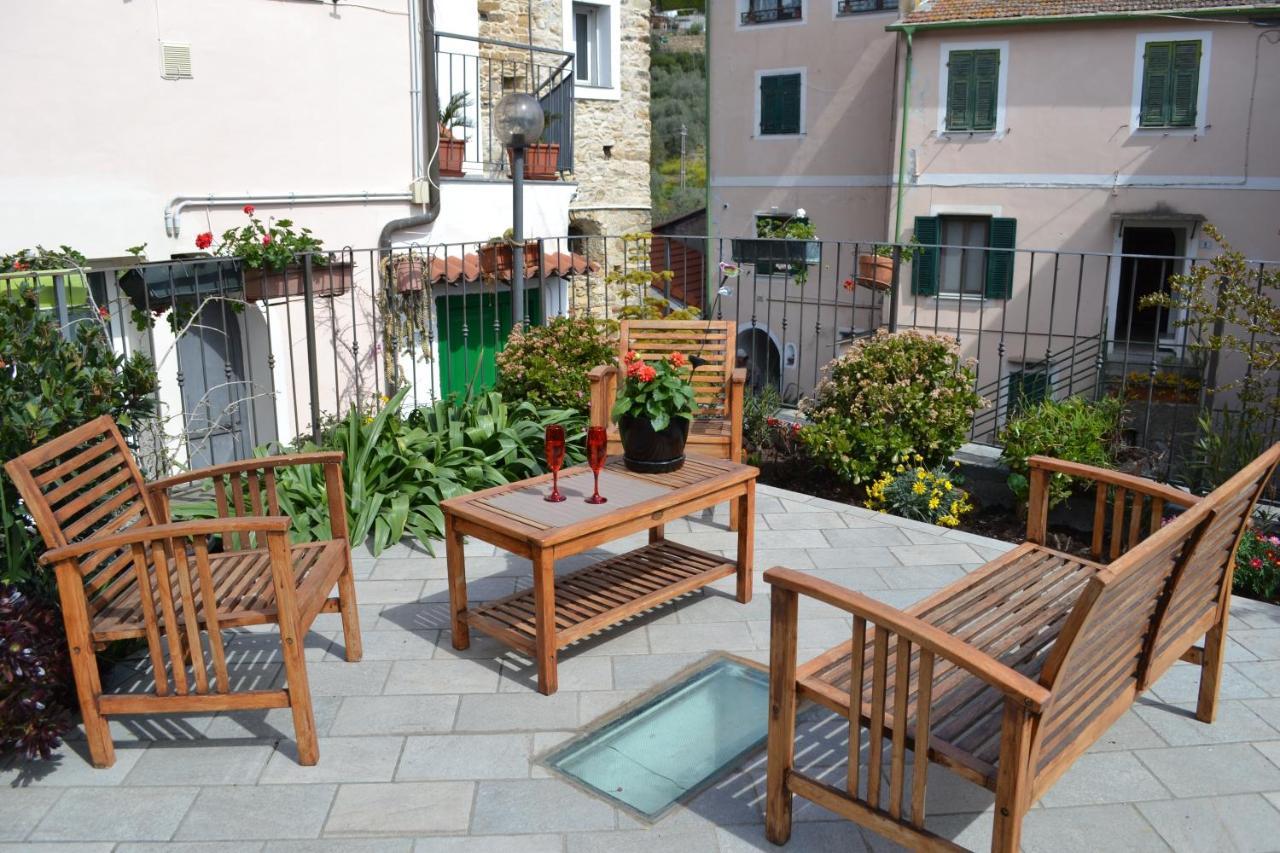 Apartament Monolocale Con Giardino E Parcheggio Privato Citra Zero Zero Ottanta Trentuno Lt 0281 Imperia